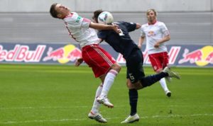 Nicht immer die pure Fußballkunst - RB Leipzig gegen Hertha BSC mit Daniel Frahn | © GEPA pictures/ Roger Petzsche