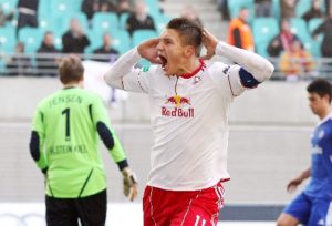 Daniel Frahn im Spiel gegen Holstein Kiel - Ein Torjubel, den man eine ganze Weile im Ohr hatte | © GEPA pictures/ Sven Sonntag