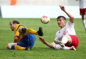 In allen Fußballlagen bis in die Haarspitzen motiviert - Stefan Kutschke in seiner Lieblingskampfrolle | GEPA-Pictures - Sven Sonntag
