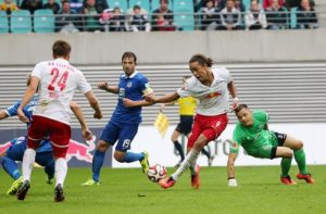Wieder mal der Matchwinner - Yussuf Poulsen schiebt zum zu seinem zweiten Tor und zum damit zum 3:1-Endstand gegen Braunschweig ein | GEPA Pictures - Roger Petzsche