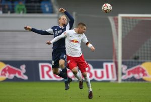 Zweikämpfe, Zweikämpfe und noch mal Zweikämpfe - 326mal trafen RB Leipzig und der FC Ingolstadt zu intensiven Duellen in Luft, am Boder oder im Wasser aufeinander | GEPA Pictures - Roger Petzsche