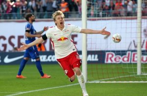 Hallo Aufstieg, ich komme - Emil Forsberg dreht nach dem Treffer zum 1:0 gegen den Karlsruher SC jubelnd ab | GEPA Pictures - Roger Petzsche