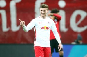 Alles richtig gemacht. Timo Werner freut sich über ein 3:0 von RB Leipzig gegen Eintracht Frankfurt. | GEPA Pictures - Kerstin Kummer
