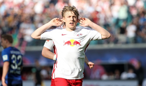 Pfiffe? ich kann gar keine Pfiffe hören. Emil Forsberg ist in Bezug auf die RB-Fans optimistisch. | GEPA Pictures - Roger Petzsche