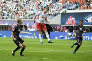 RB Leipzig setzt schon wieder zum Höhenflug an. Zumindest der SC Freiburg kann da nur staunend zugucken. | Foto: Dirk Hofmeister