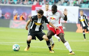 Umkämpftes Spiel zwischen RB Leipzig und Borussia Mönchengladbach. | GEPA Pictures - Sven Sonntag