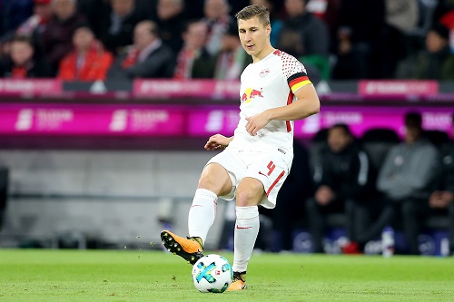 Willi Orban durfte beim Spiel beim FC Bayern München nicht allzu lange mitwirken. | GEPA Pictures - Marcel Engelbrecht